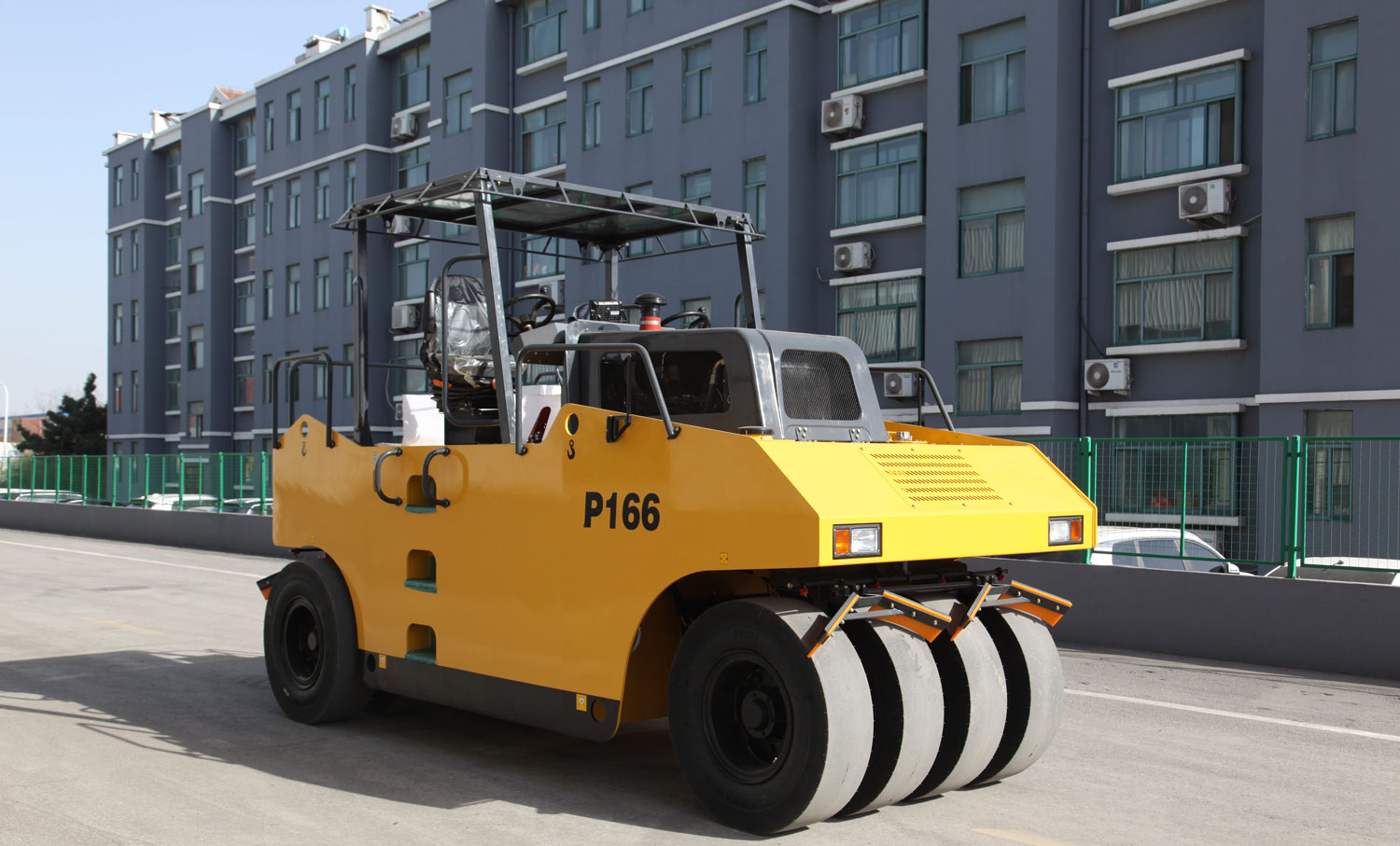 P166 without Cab Pneumatic Tire Roller