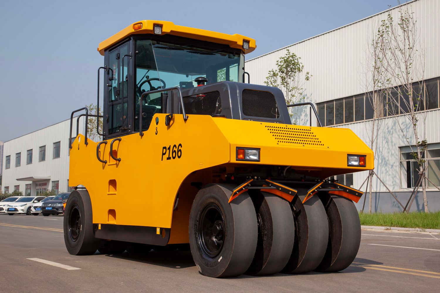 P166 Pneumatic Tire Roller