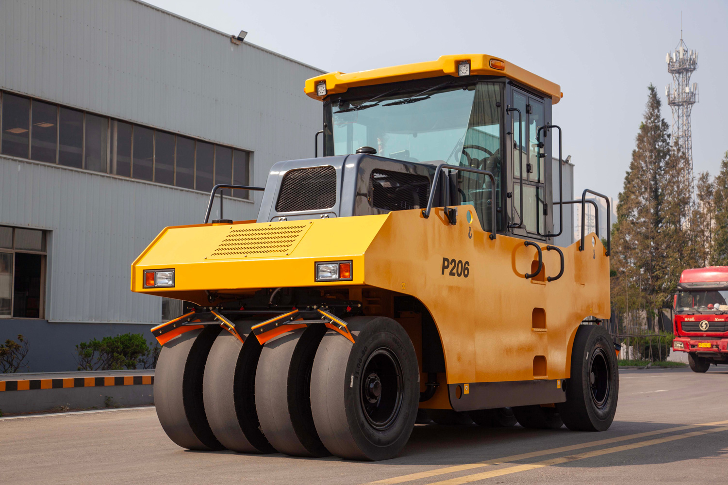 P206 Pneumatic Tire Roller