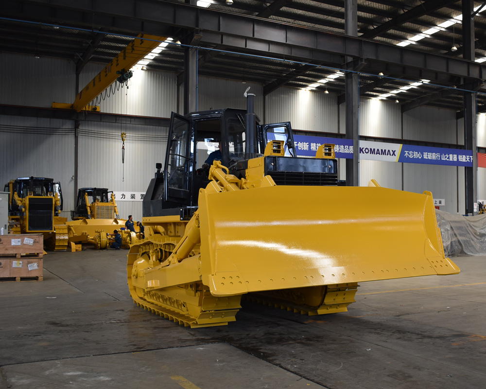 220HP bulldozer with ripper and ROPS