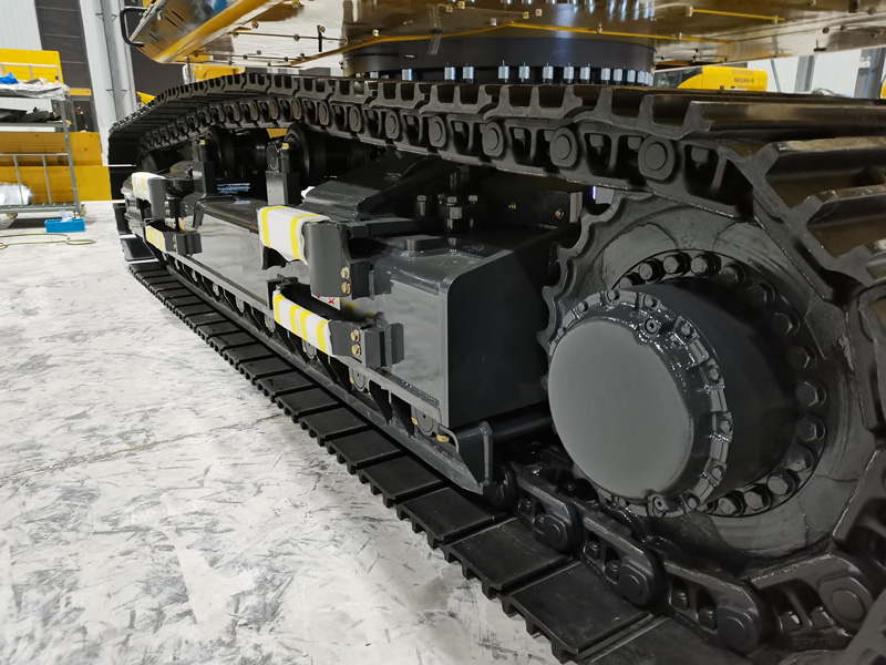 large-scale earthmoving excavator
