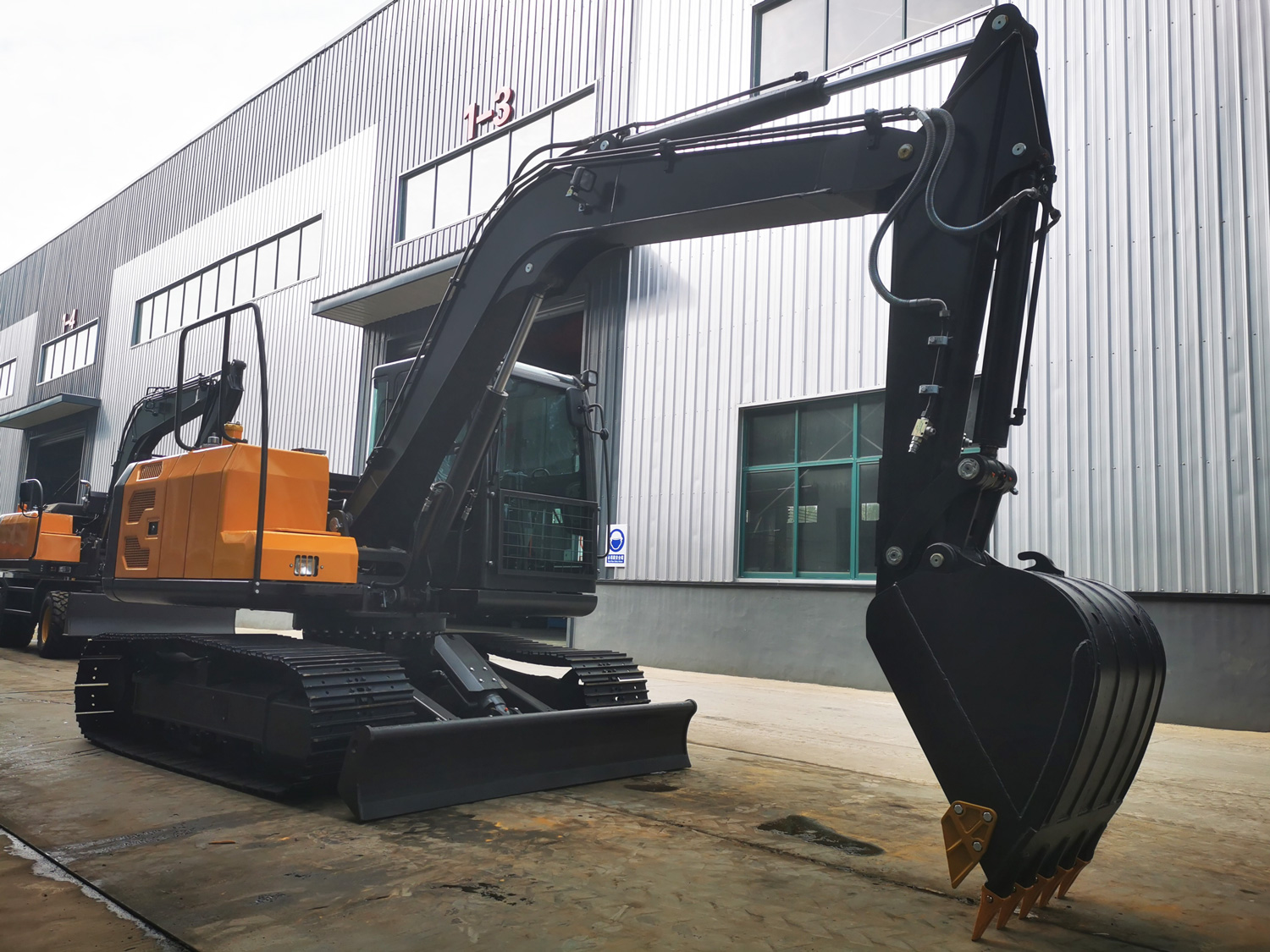 SH90 Small Excavator