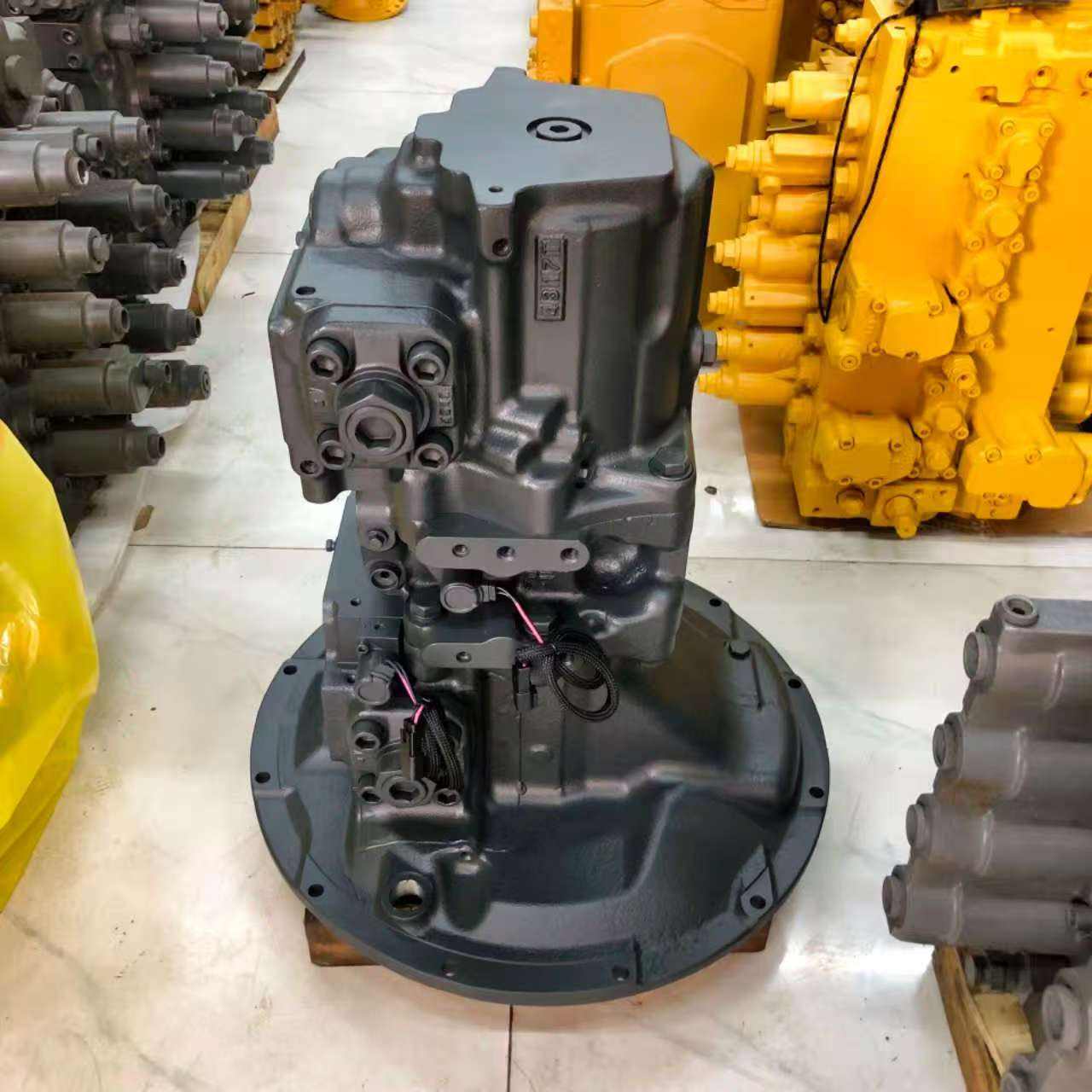 Komatsu PC300-7 hydraulic pump