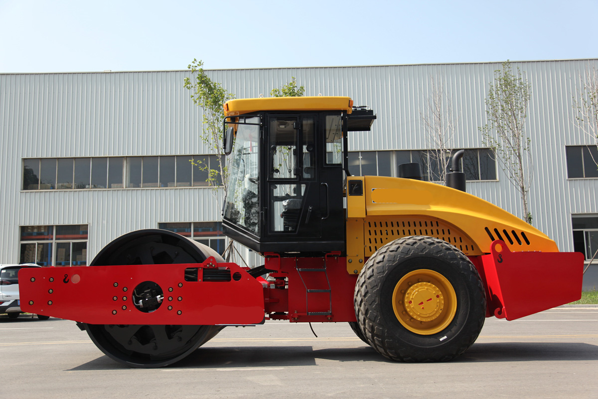 heavy-duty single-drum roller